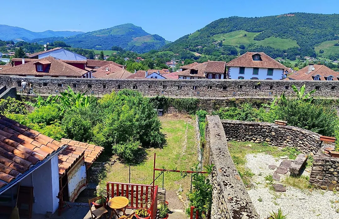 Auberge du Pèlerin- Auberge de charme en pierre avec vue sur les montagnes-1