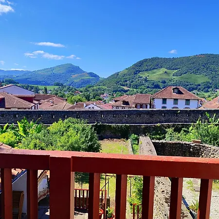 Auberge du Pèlerin- Auberge de charme en pierre avec vue sur les montagnes-3